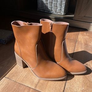 Women’s size 9 boots